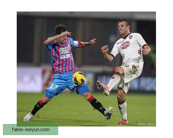 都灵在新赛季表现稳健，攻防平衡展现出竞争力增强的趋势