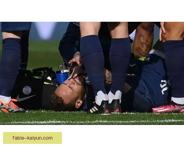 内马尔转会曼联传闻再起，未来动向备受关注